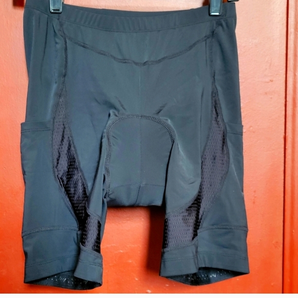 BEROY Women's Cycling Shorts withBack Reflector and Pockets. - Picture 11 of 11